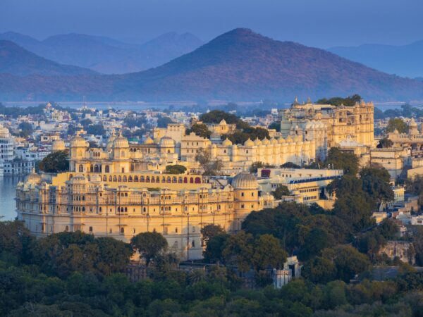 Udaipur City Tour – Lake & Palace Experience