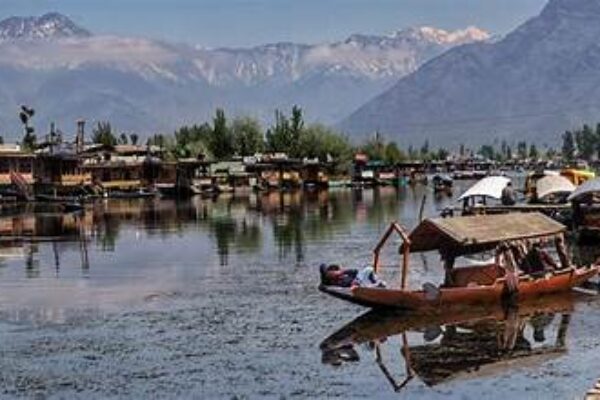 Srinagar City Sightseeing Tour – Dal Lake & Mughal Gardens