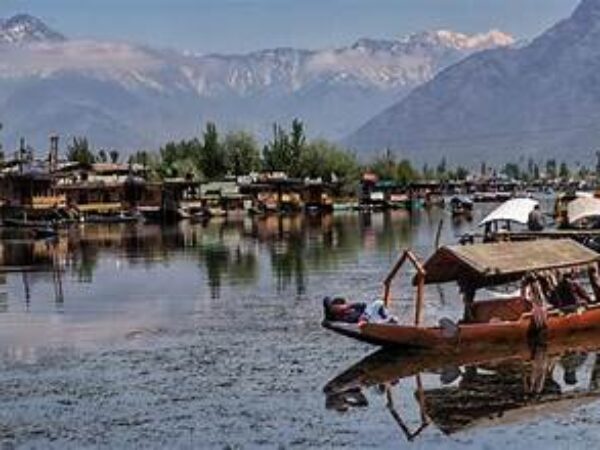 Srinagar City Sightseeing Tour – Dal Lake & Mughal Gardens